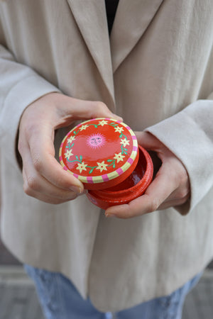 Rond Doosje met Bloemen en Zonnetjes